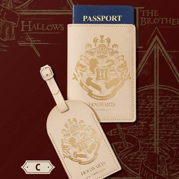 Official Licensed Harry Potter Hogwarts Passport Case & Luggage Tag Set - Picture 8 of 12